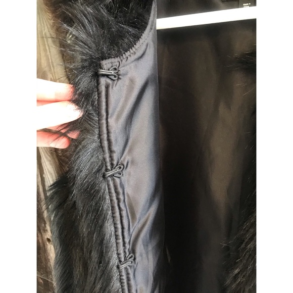 ✨Steal Her Style✨ TopShop Black Faux Fur Vest, size 6 - Picture 12 of 16